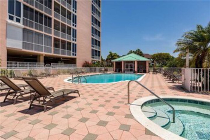 Pool 10 of 27