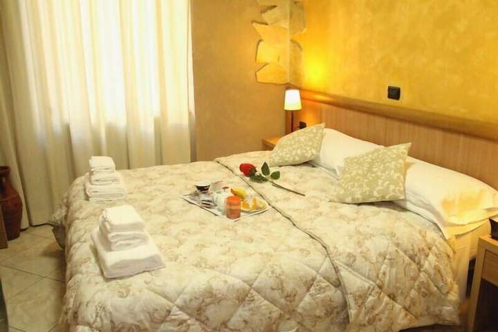 Room 5 of 13