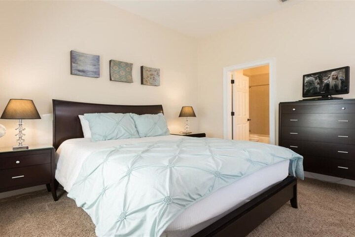 Room 7 of 36
