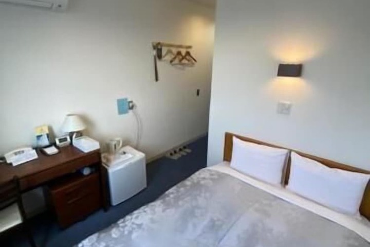 Room 18 of 37