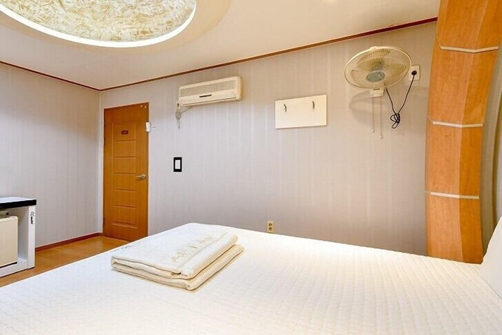 Room 6 of 20