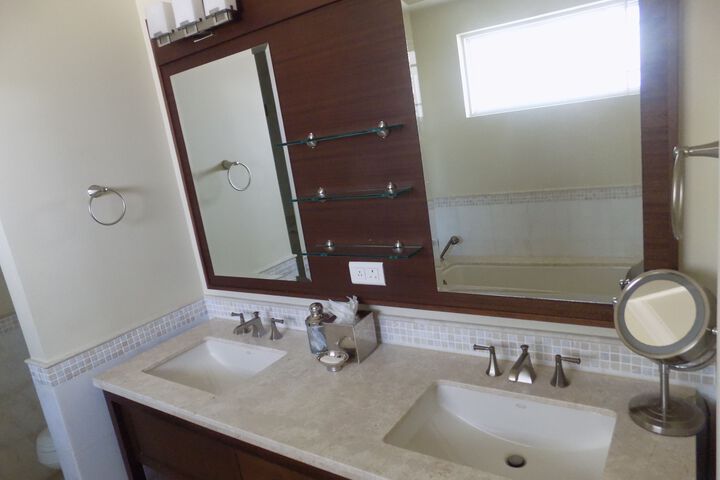Room 2 of 5