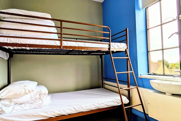 Room 42 of 98