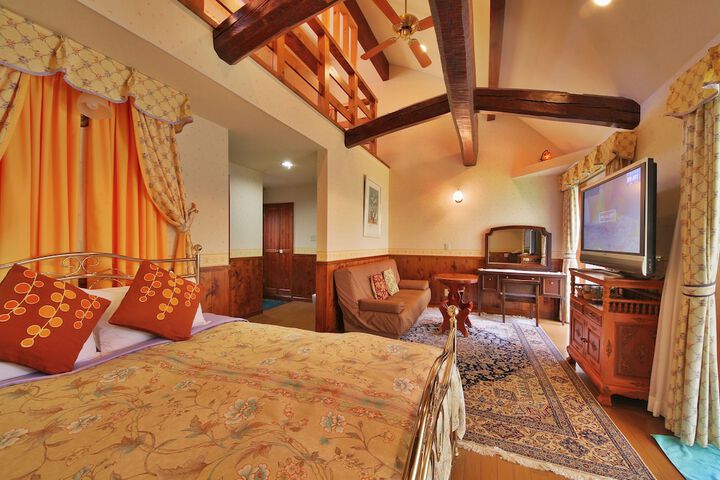 Room 2 of 36