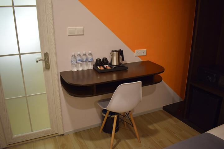 Room 16 of 37