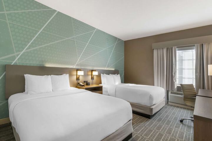 2 Queen Beds (3 of 10)