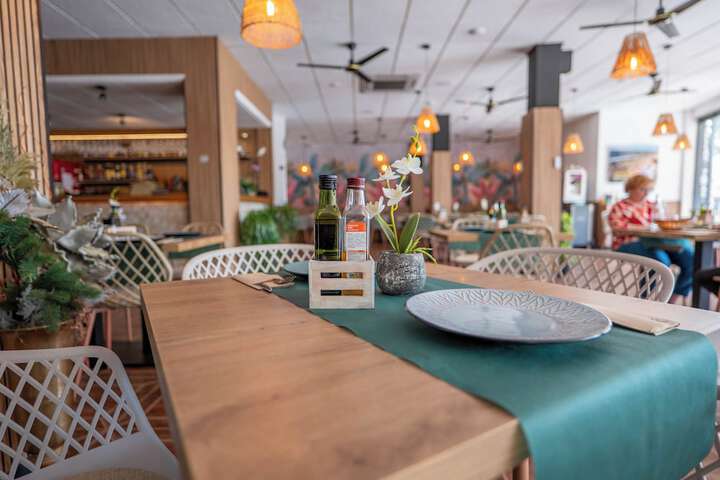 Dining 106 of 131