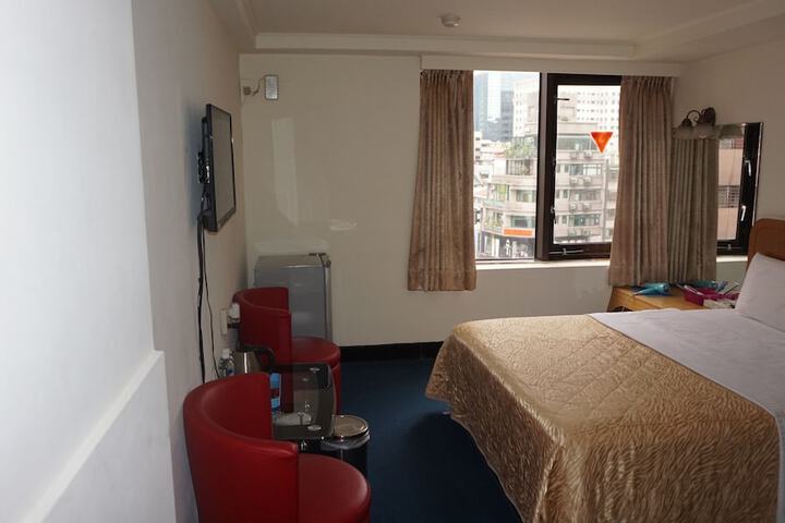 Room 16 of 96
