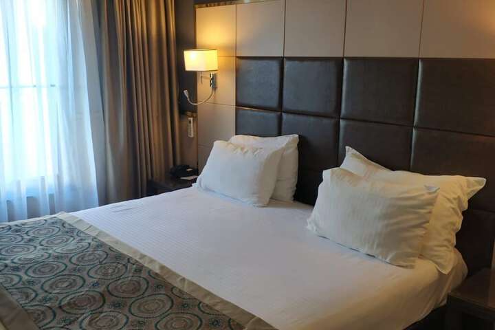 Room 9 of 20