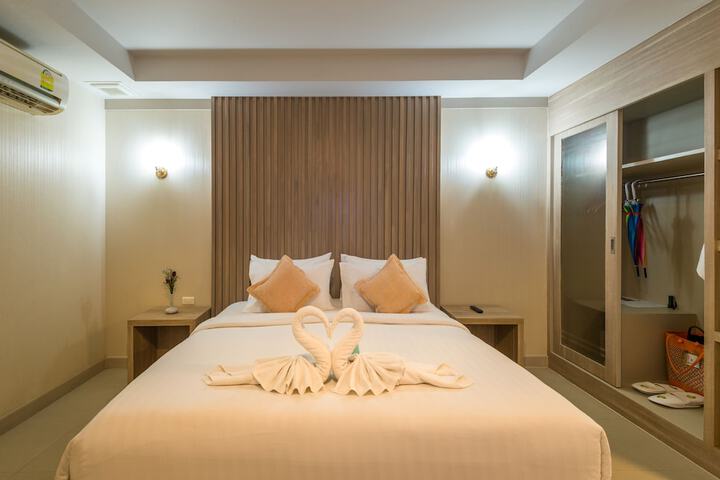 Room 14 of 208