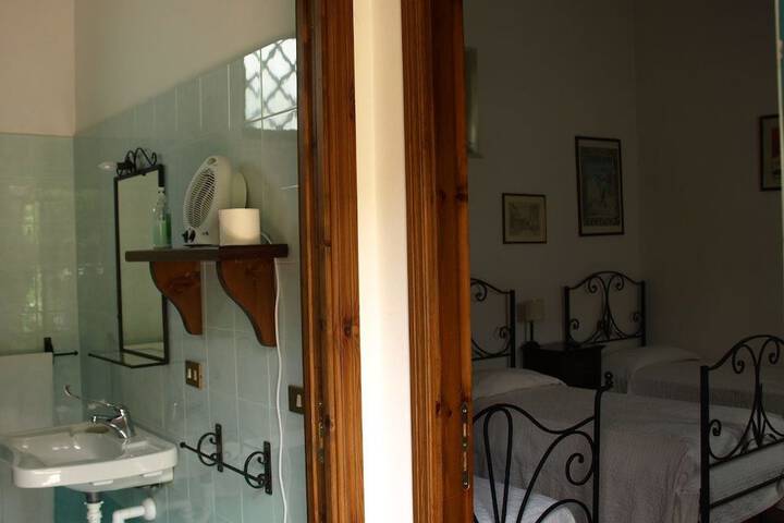 Room 10 of 38