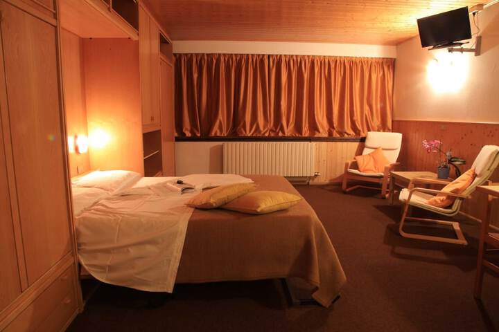 Room 6 of 46