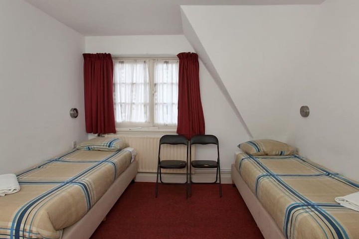 Room 6 of 42