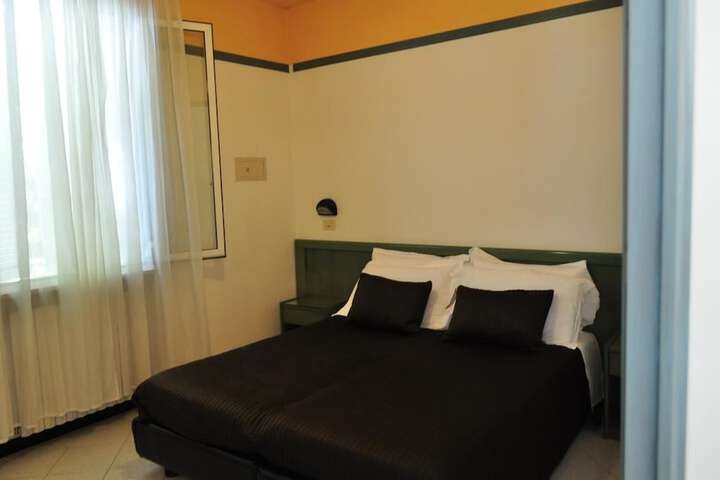 Room 8 of 35
