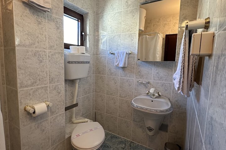 Room 42 of 69