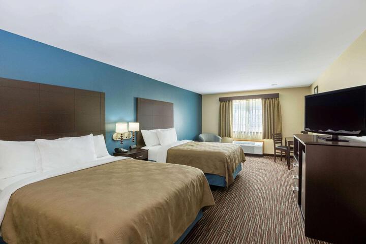 2 Queen Beds (3 of 7)