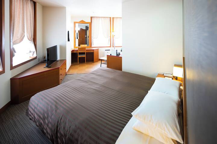 Room 16 of 66