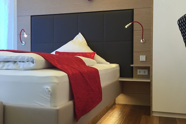 Room 3 of 25