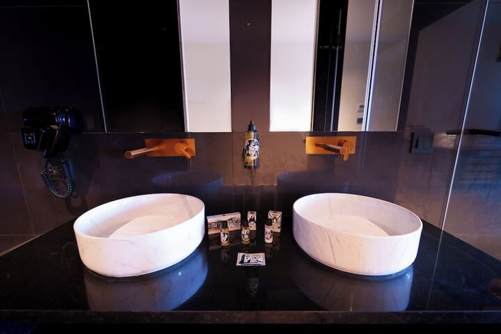 Room 63 of 105