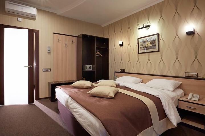 Room 22 of 34