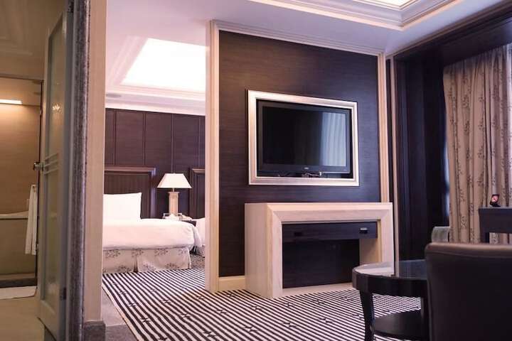 Room 19 of 101