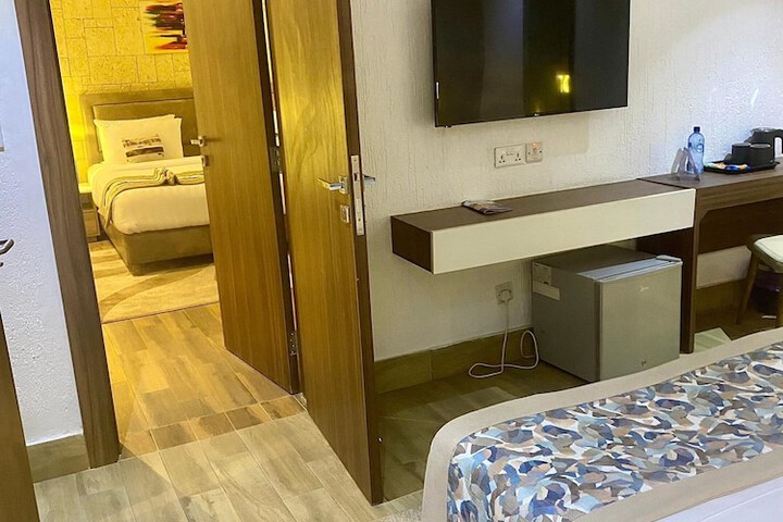 Room 15 of 30