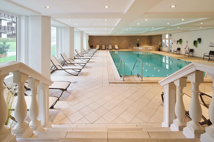 Pool 33 of 83