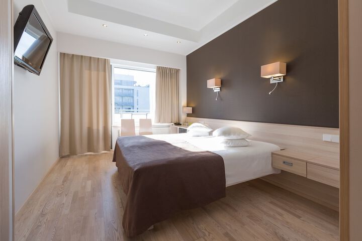 Room 6 of 56