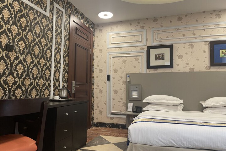 Room 43 of 114