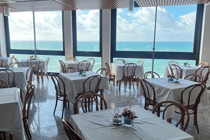Dining 54 of 102