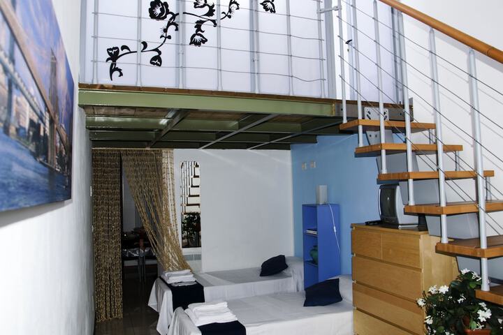Room 13 of 32
