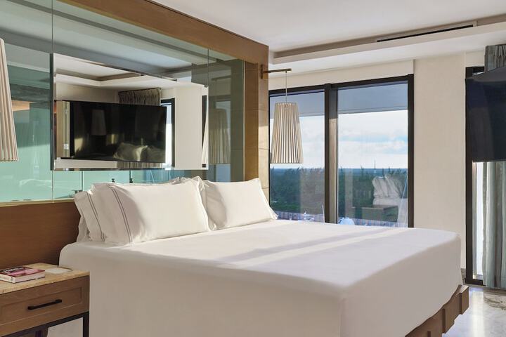 Room 8 of 171