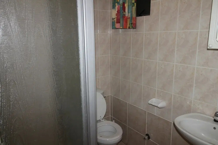Room 8 of 11