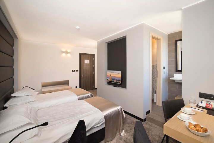 Room 22 of 46