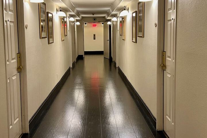 Ballroom/Hall 71 of 112