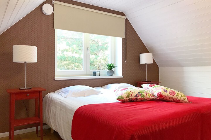 Room 4 of 42