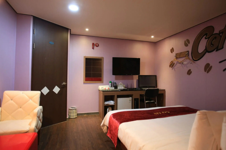 Room 8 of 26