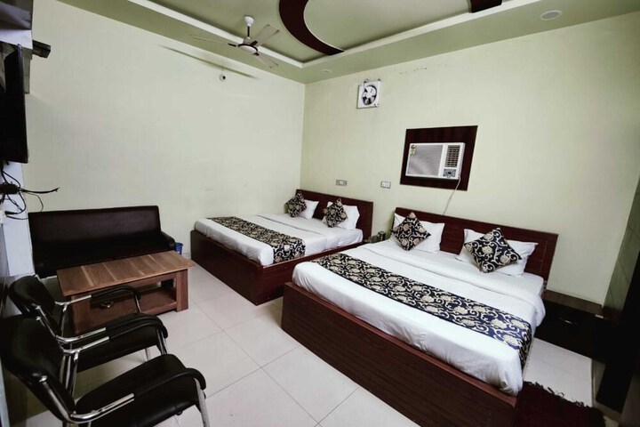 Room 6 of 30