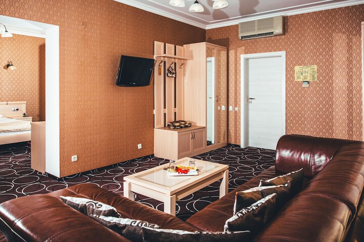 Room 27 of 63