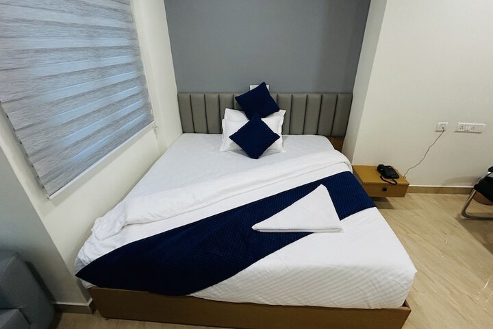 Room 10 of 31
