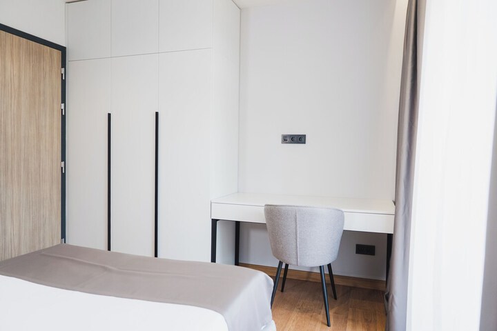 Room 33 of 102