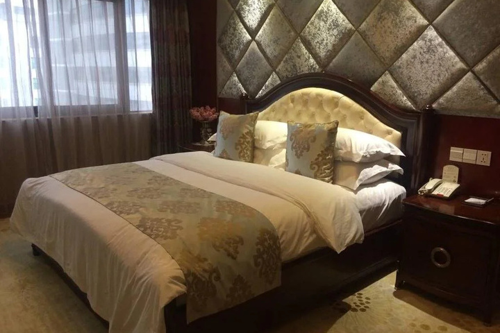 Room 3 of 25