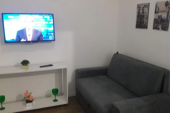 Room 10 of 14