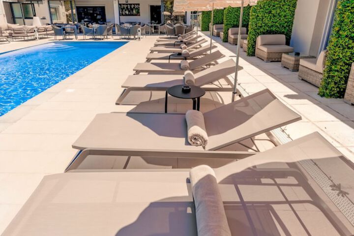 Hotel Pool