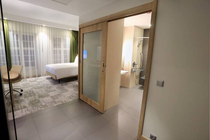 Room 11 of 86