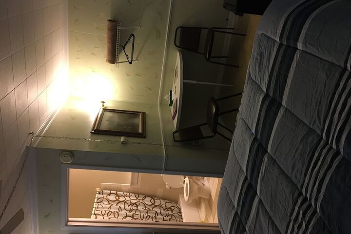 Room 12 of 18