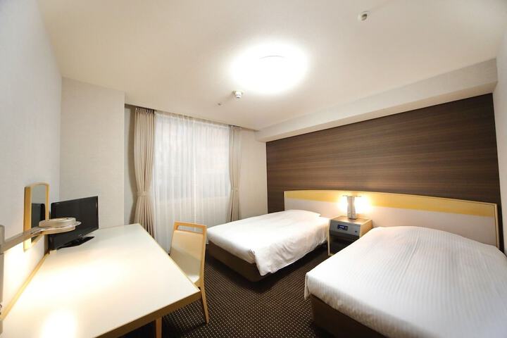 Room 12 of 65