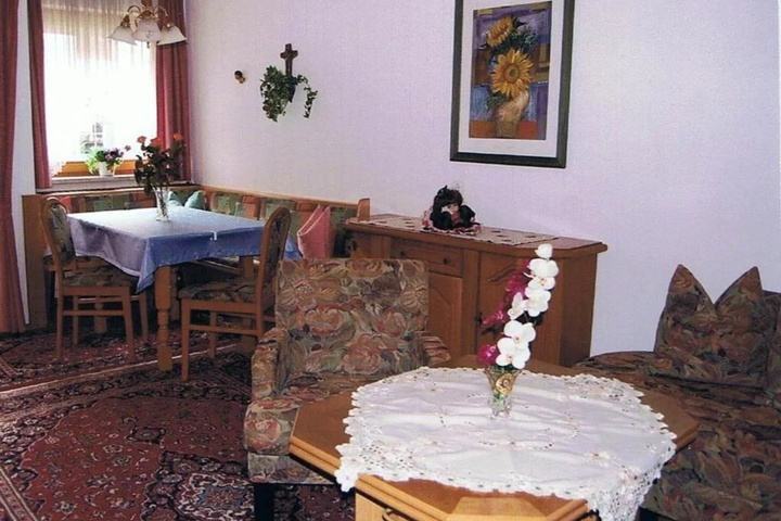 Room 8 of 10