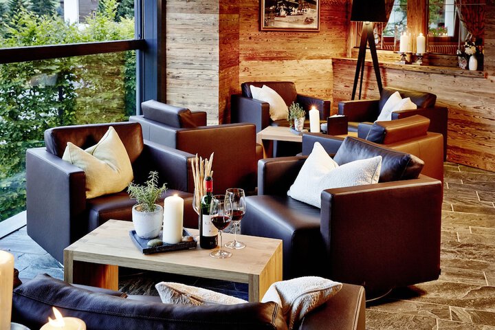 Lounge 101 of 112