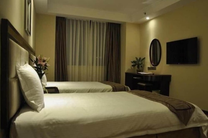 Room 12 of 42